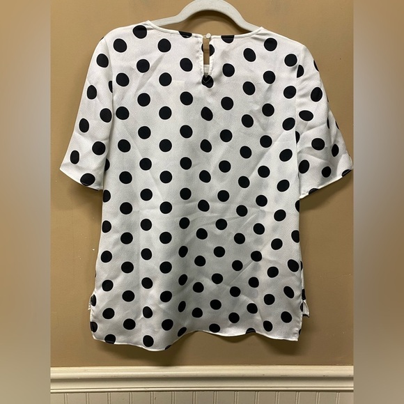 Chicos White Black Polka Dot Satin Tee Blouse Short Sleeve Size 0(4/6) NWT - Picture 2 of 8